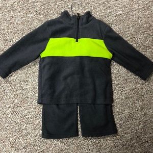 Children’s Place boy’s 2 piece fleece set-Size 2T